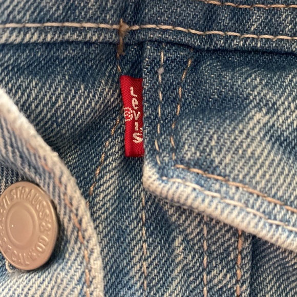 Levi’s Denim Jean Jacket - Picture 5 of 6